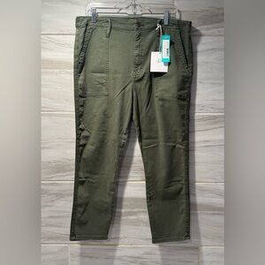 Women’s Olive Green Pistola Straight Leg Capri Size 33 NWOT